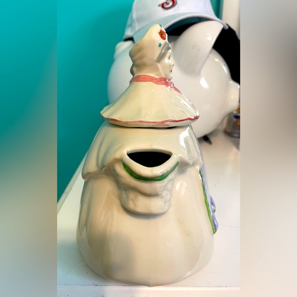 Vintage Granny Ann teapot - Picture 3 of 6